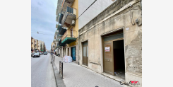 Centralissimo Indipendente con Cortile,Terrazzino a Uso Esclusivo e Area Libera